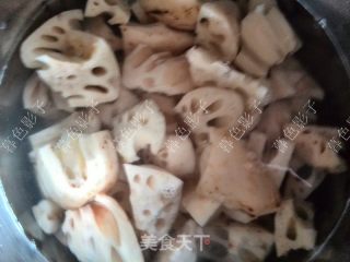 莲藕猪皮汤的做法步骤：5