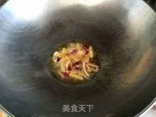 虾皮炒豆腐的做法步骤：1