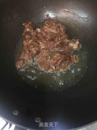 西兰花云耳炒肉的做法步骤：5