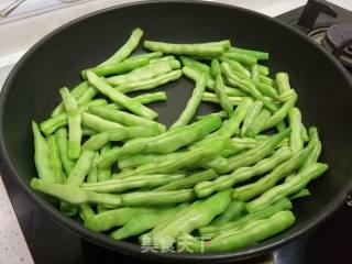 干煸四季豆的做法步骤：4