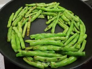 干煸四季豆的做法步骤：5