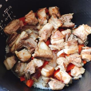 新疆羊肉抓饭的做法步骤：8