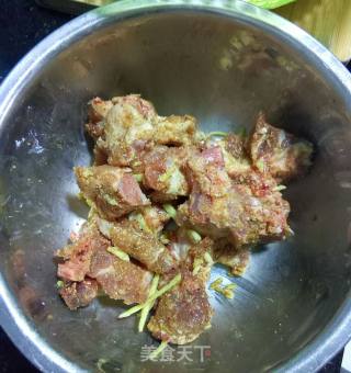 土豆蒸排骨的做法步骤：3