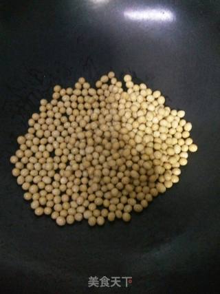 辣椒酱炒黄豆的做法步骤：2