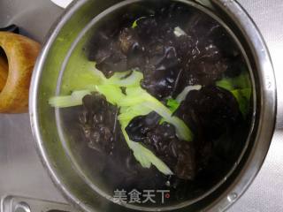 凉拌木耳芹菜的做法步骤：3