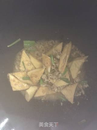 豆腐焖肉末的做法步骤：3