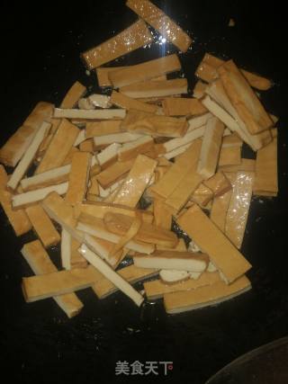 叉烧肉炒豆干的做法步骤：3