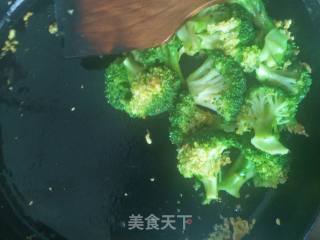 蒜蓉西兰花的做法步骤：3