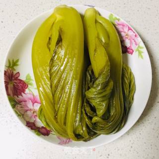 酸菜炒牛肉的做法步骤：1
