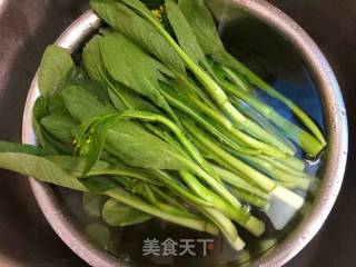 白灼菜心的做法步骤：1