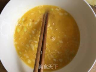 虾仁炒鸡蛋的做法步骤：3