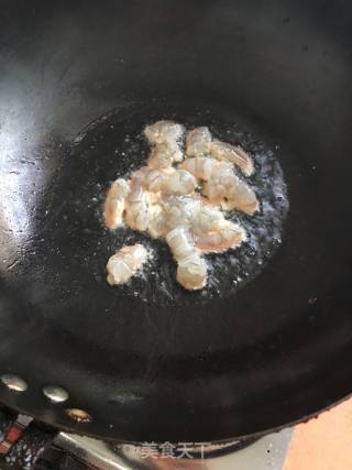 虾仁炒鸡蛋的做法步骤：4