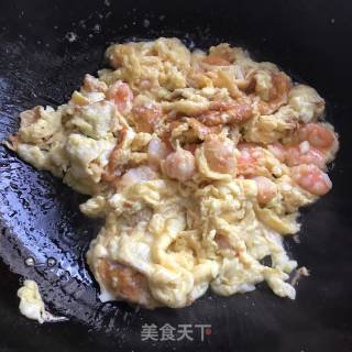 虾仁炒鸡蛋的做法步骤：8