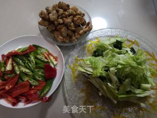 油堆炒圆白菜的做法步骤：2