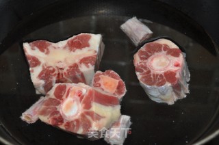 番茄炖牛尾的做法步骤：2