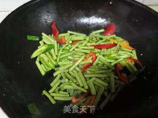 油堆炒豇豆的做法步骤：3