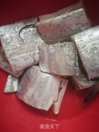 香辣带鱼的做法步骤：1