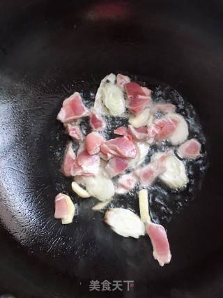 蘑菇炒肉的做法步骤：3