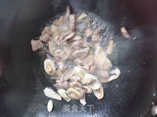 蘑菇炒肉的做法步骤：4