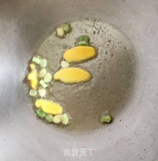 冬日乱炖之龙芽豆黑木耳炖扇骨的做法步骤：5