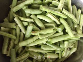 冬日乱炖之龙芽豆黑木耳炖扇骨的做法步骤：8