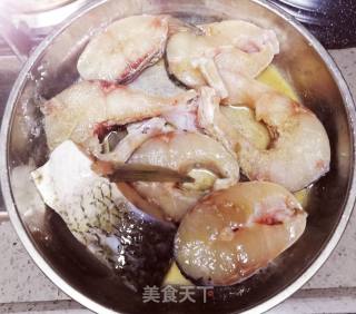 孜然烧鱼的做法步骤：1