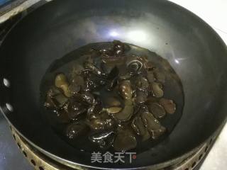 黑木耳炒白菜的做法步骤：2