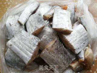 萝卜丝带鱼的做法步骤：1