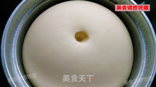 金色荷花椰蓉面包的做法步骤：2