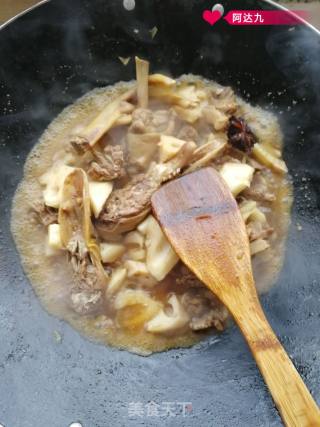 莲藕焖鸭肉的做法步骤：4