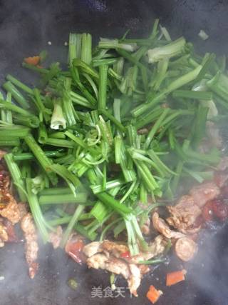 芹菜炒肉丝的做法步骤：5