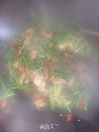 芹菜炒肉丝的做法步骤：6