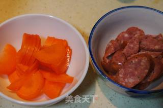 黑椒牛肉香肠爆炒甘蓝菜的做法步骤：2