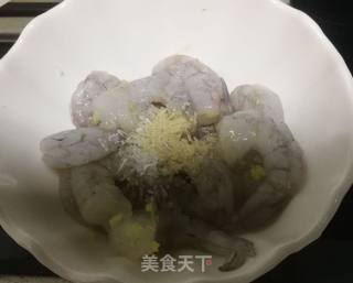 软炸虾仁的做法步骤：2