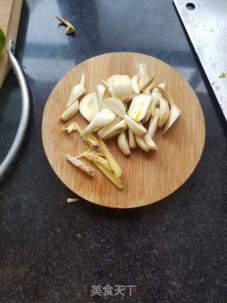 清炒黄心菜的做法步骤：2