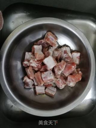糖醋排骨的做法步骤：1