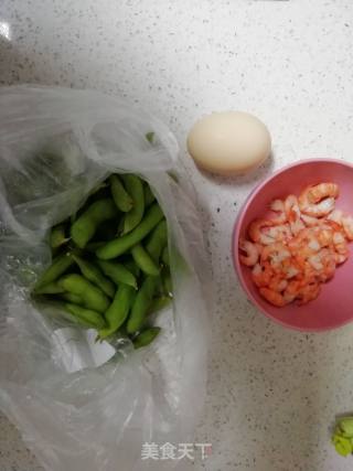 鸡蛋毛豆炒虾仁的做法步骤：1