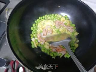 鸡蛋毛豆炒虾仁的做法步骤：8
