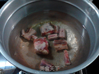 海参枸杞牛尾汤的做法步骤：3