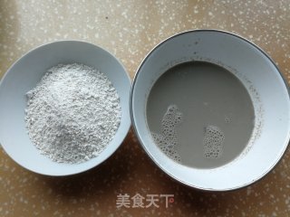 黑豆浆粉皮的做法步骤：1