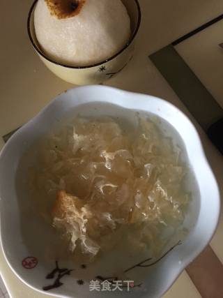 银耳雪梨汤的做法步骤：1