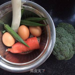 西兰花蛋烧卷的做法步骤：1