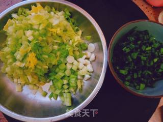 葱香芹菜蛋炒饭的做法步骤：1