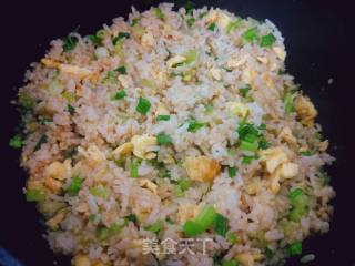 葱香芹菜蛋炒饭的做法步骤：8