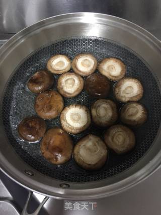 牛肉香菇酱的做法步骤：1