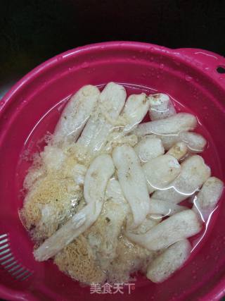 竹荪蒸排骨的做法步骤：1