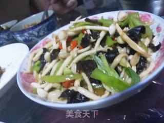 木耳青椒炒白玉菇的做法步骤：7