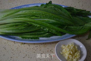 蒜蓉油麦菜的做法步骤：1