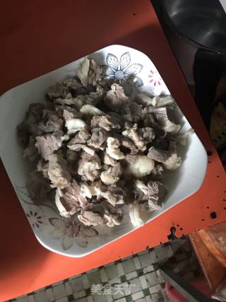 牛腩焖萝卜的做法步骤：2