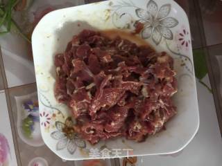 蒜苗炒猪肉的做法步骤：1
